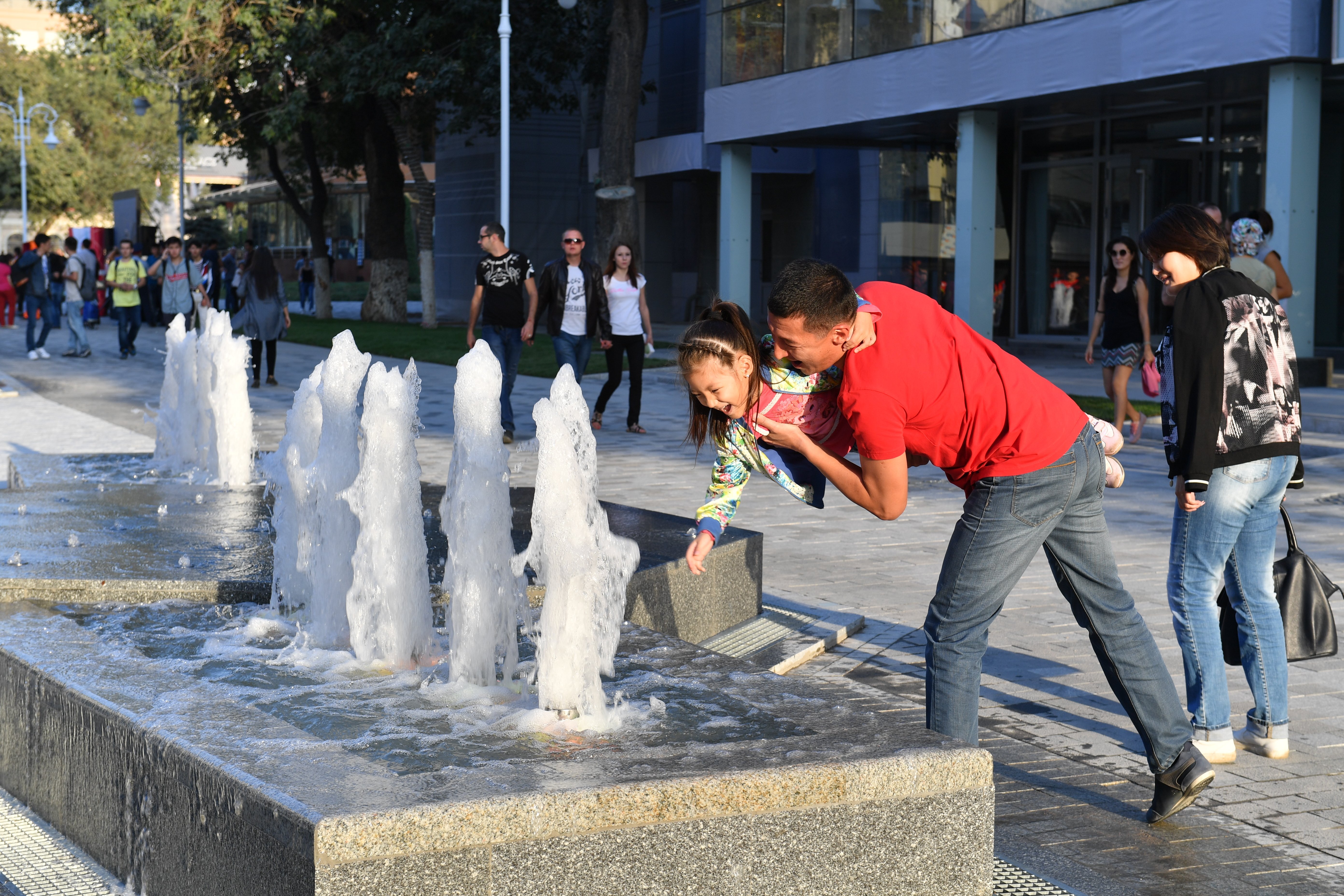 Алматыда фонтандар маусымына дайындық басталды