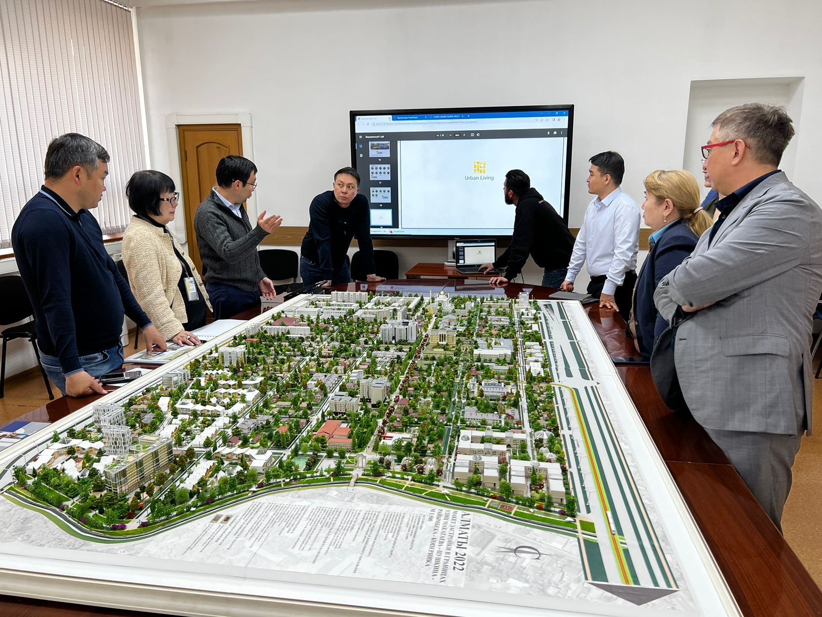 Презентация разрабатывающегося проекта преобразования территории (мастер-план) в квадрате улиц Макатаева-Пушкина-Райымбека-Коперника на основе комплексного анализа с реорганизацией жилищно-гражданских объектов и благоустройством территории.