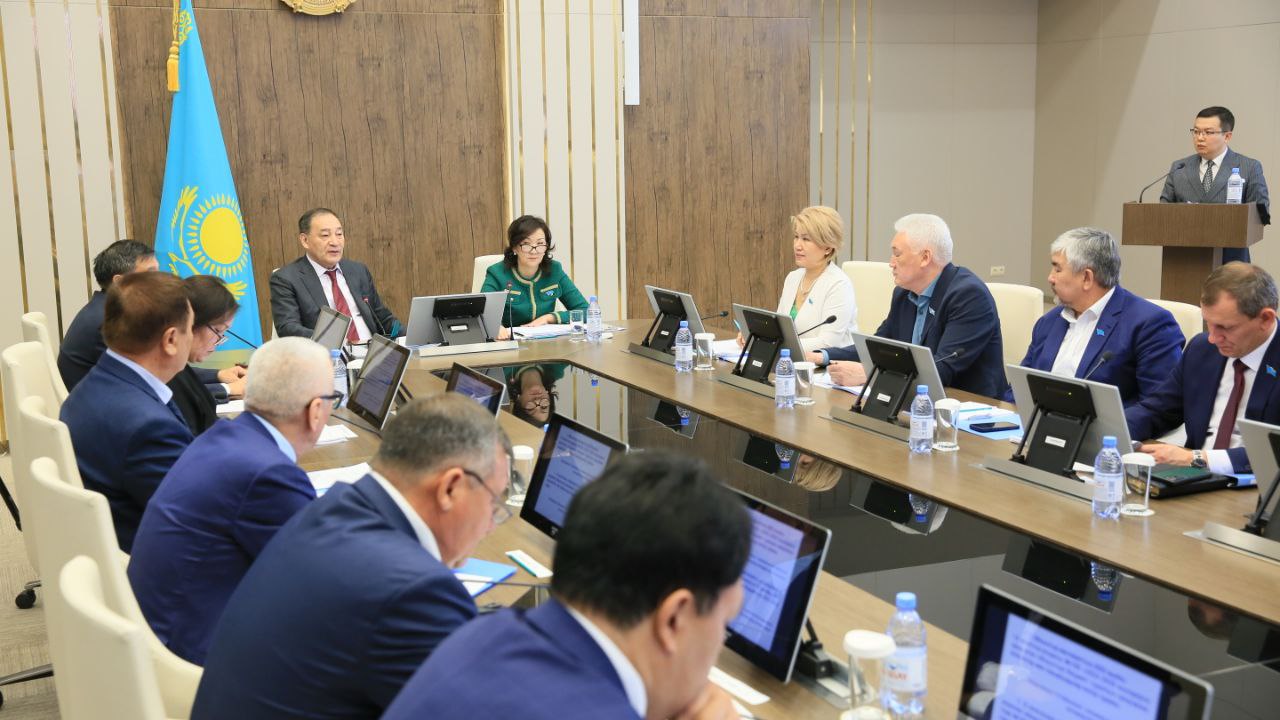 Бюджет Актюбинской области уточнен на сессии маслихата