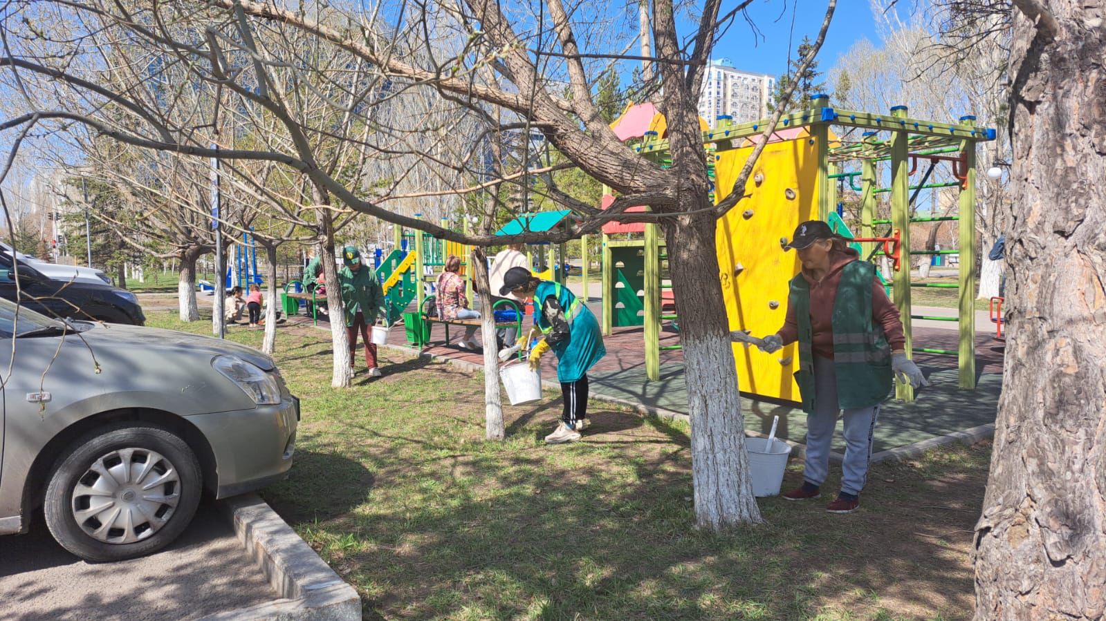 Сенбілік, көгалдандыру және тазалық: қыс мезгілінен кейін Астананы абаттандыру жұмысы қалай жүріп жатыр