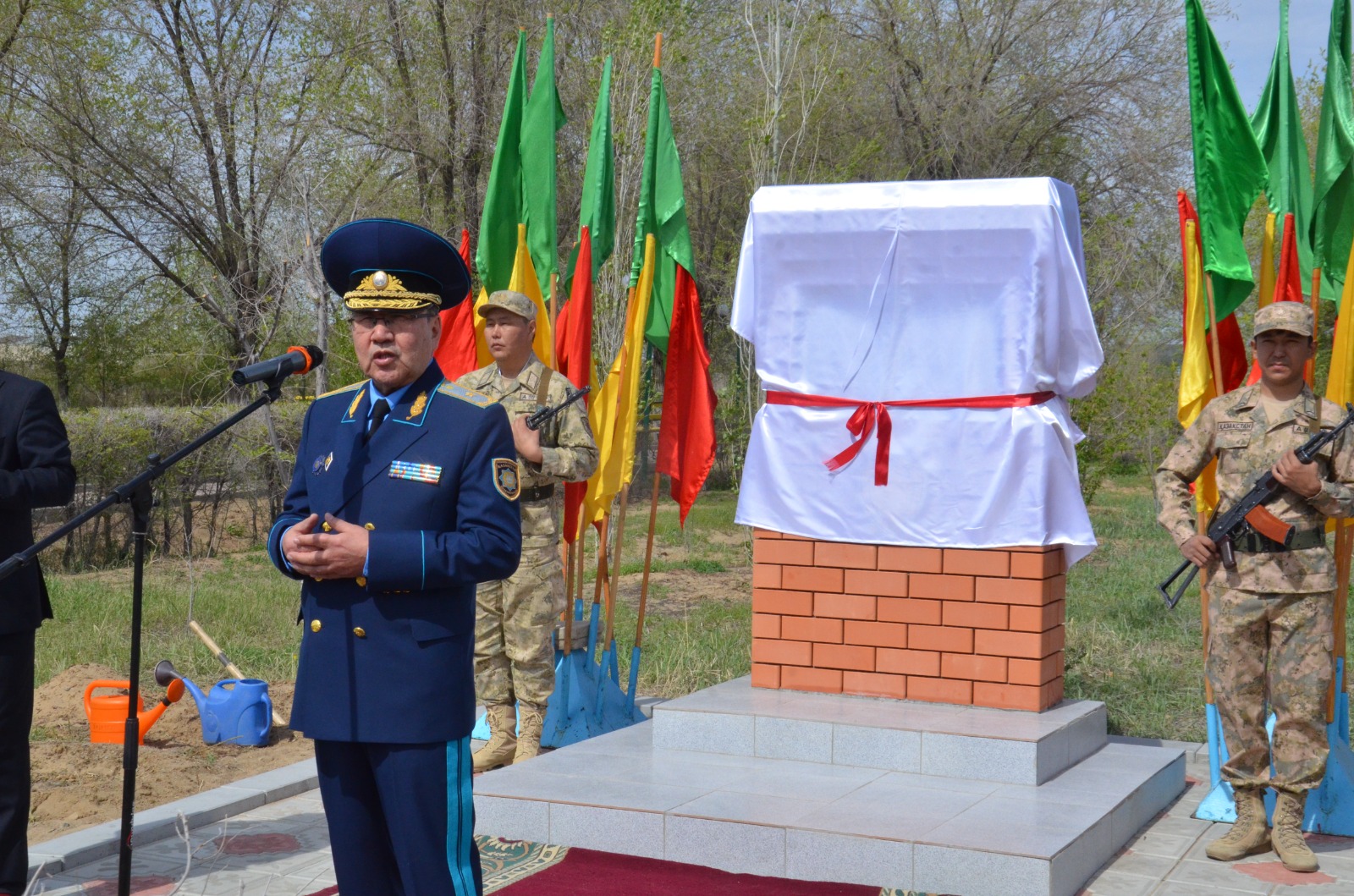 Ақтөбе облысында Өтеген Сейітовке арналған мемориалдық тақта ашылды
