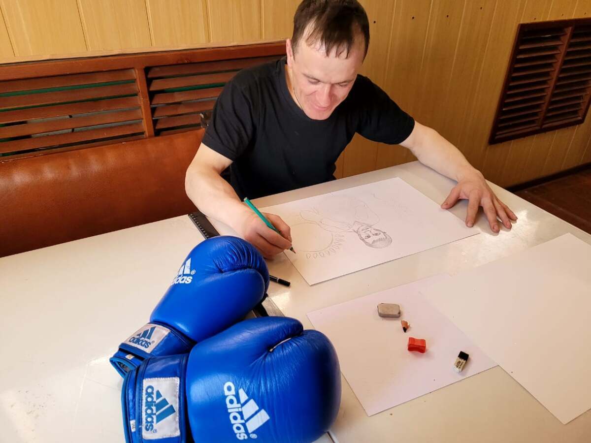 The Karaganda convict decided to support the legend of Kazakhstan boxing with creativity.