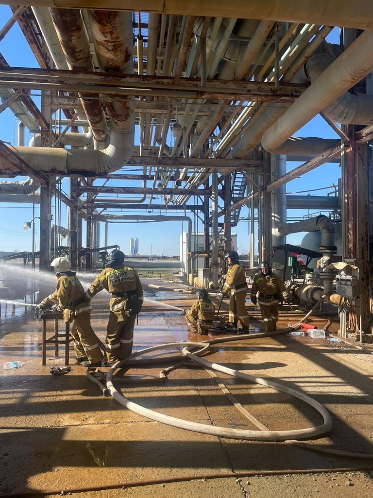 Огнеборцы локализовали пожар на газоперерабатывающем заводе №2 Актюбинской области