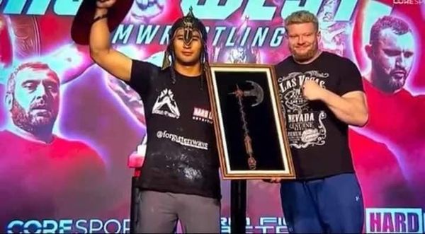 Үлкен пенистері бар транссексуалдар