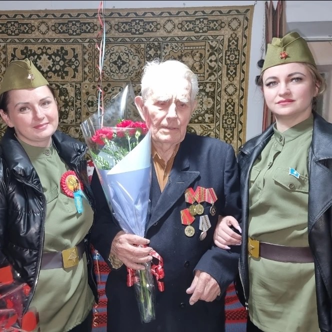 Поздравляет тружеников. 9 мая дети поздравляют ветеранов. Поздравить труженика тыла с днем победы. Поздравляет тружеников. Памяти тружеников тыла.