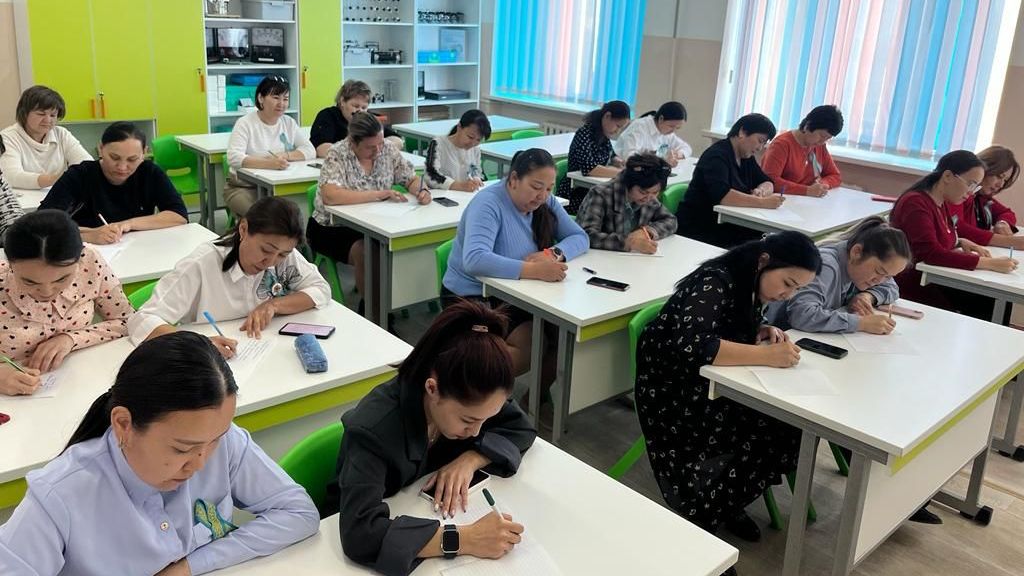 Около 150 тысяч человек написали общенациональный диктант в Карагандинской области