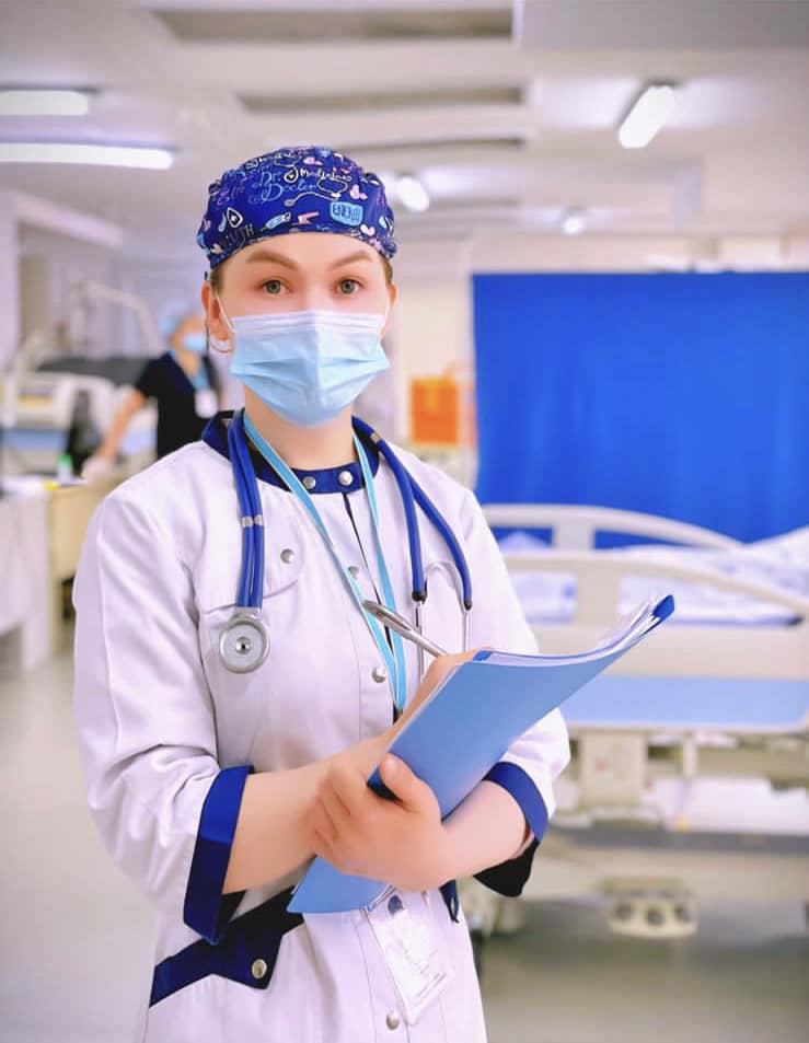 Чтобы помогать людям нужно быть в первую очередь человеком