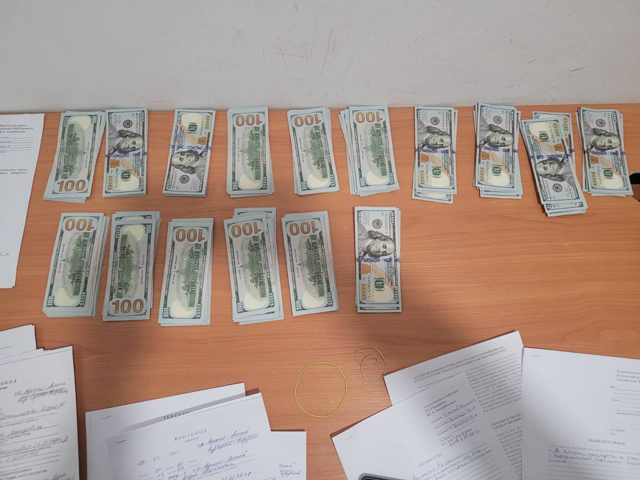 100 миллион теңгеден астам декларацияланбаған қолма қол ақшаны Астанадан шығаруға тырысты