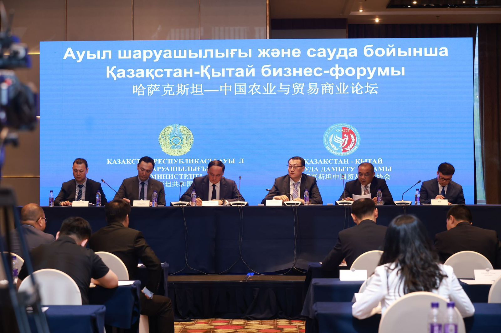 Аспан асты еліне сапар: АШМ басшысы бизнес-форумға қатысты