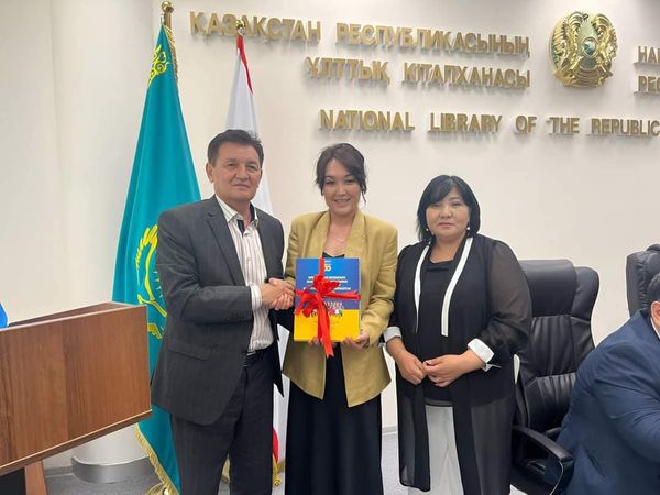 АЛМАТЫДА ҚАЛАМГЕРЛЕР ТҮРКІСТАН ОБЛЫСЫНЫҢ  КІТАПХАНАЛАРЫНА 7000-ҒА ЖУЫҚ КІТАП СЫЙЛАДЫ