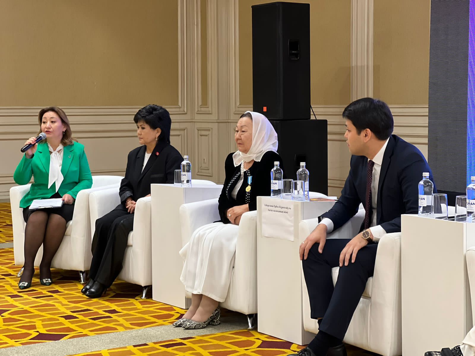 Өзіңізге куннилингус беріңіз Ересек әйелдерді блять