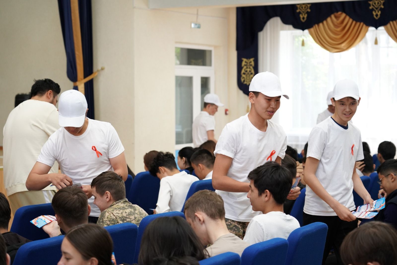 В столице почтили память погибших от СПИДа