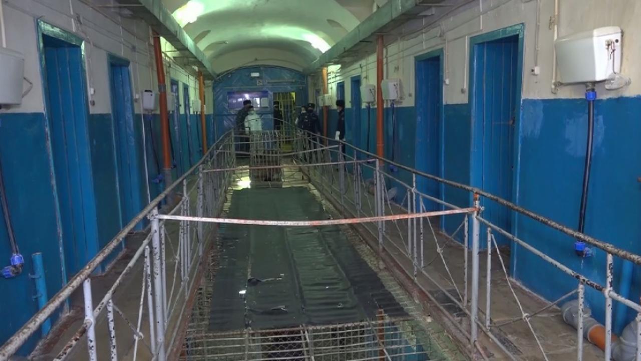 Государственные служащие посетили следственный изолятор