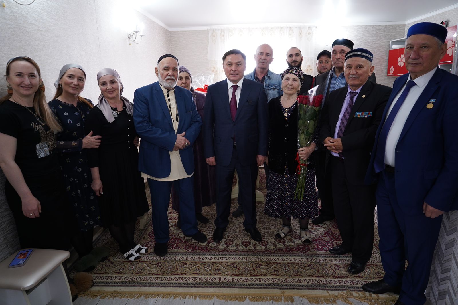 Аким области поздравил с Днем единства народа Казахстана председателя областного Совета старейшин чечено-ингушского общества «Вайнах»