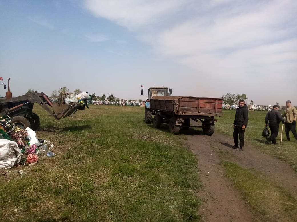 17 мая в Банновском сельском округе с. Банновка проведен субботник на территории кладбища.