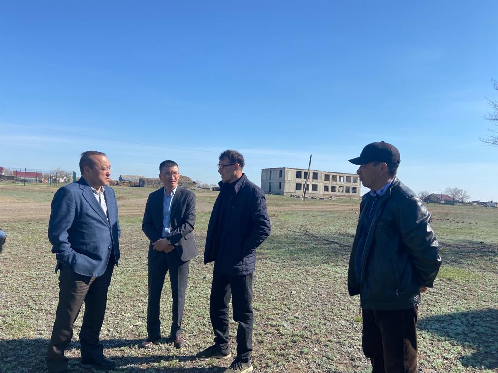 Аким района Кайрат Пшенбаев побывал в селе Кайрат Кайратского сельского ...