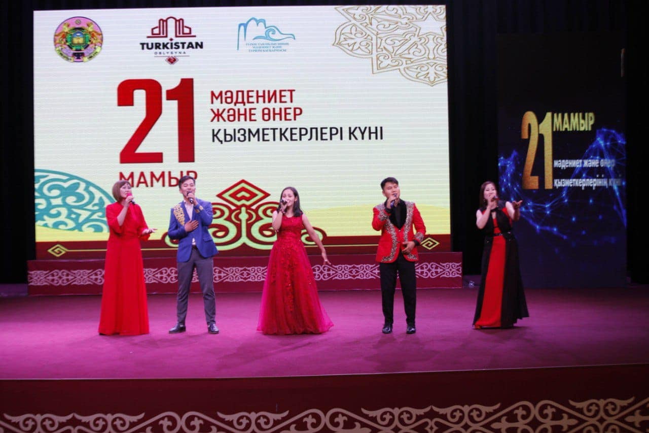 ТУРКЕСТАН: ЧЕСТВОВАЛИ ПРЕДСТАВИТЕЛЕЙ КУЛЬТУРЫ И ИСКУССТВА