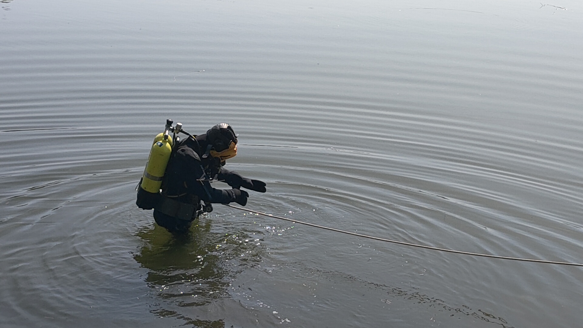 Водолазы ДЧС ВКО проводят обследование  акваторий