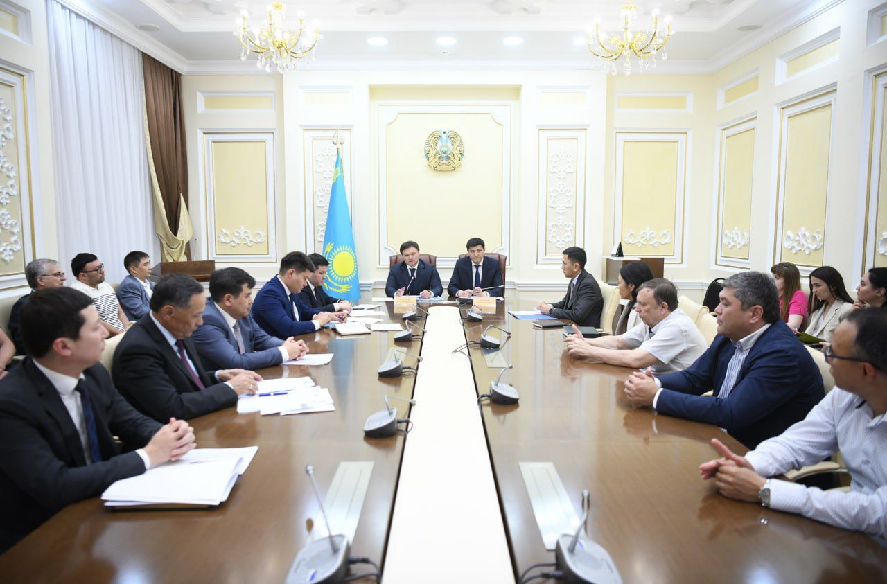 Вице-министр энергетики РК Асхат Хасенов провел совещание с поставщиками ГСМ и сжиженного газа Западно-Казахстанской области