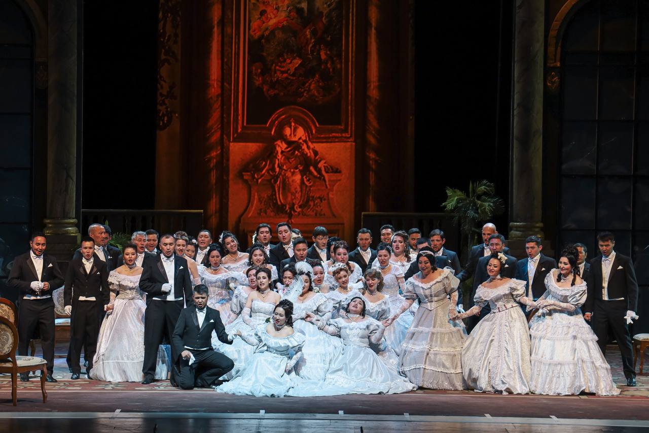 Казахский национальный театр оперы и балета прибыл с гастролями в Астану: Асхат Оралов посетил первый показ