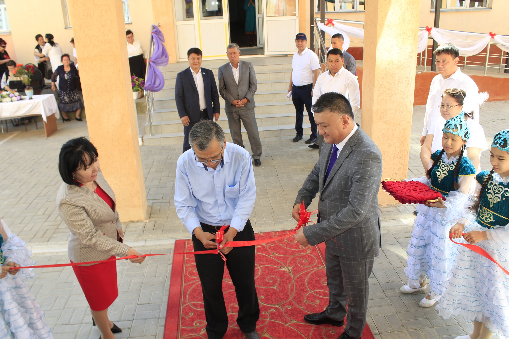 САЙРАМДА: БҮГІН №61 С.БАЗАРБАЕВ АТЫНДАҒЫ НЕГІЗГІ ОРТА МЕКТЕБІ ЖАНЫНАН 300 ОРЫНДЫҚҚА АРНАЛҒАН ҚОСЫМША ҒИМАРАТ ПАЙДАЛАНЫСҚА БЕРІЛДІ