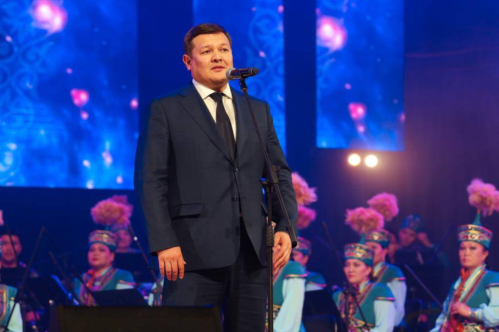 Асхат Оралов Түркістан облыстық филармониясының ұлы композитор, ҚР Халық артисі Шәмші Қалдаяқовтың әндеріне арналған «Менің Қазақстаным!» атты концертіне барды