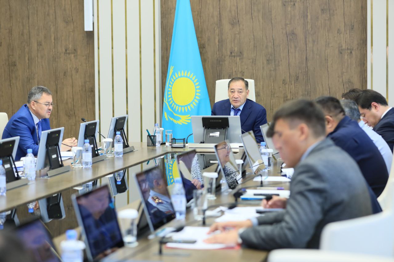 Ақтөбе облысында 670 мың гектарға жуық жер шегірткеге қарсы өңделеді