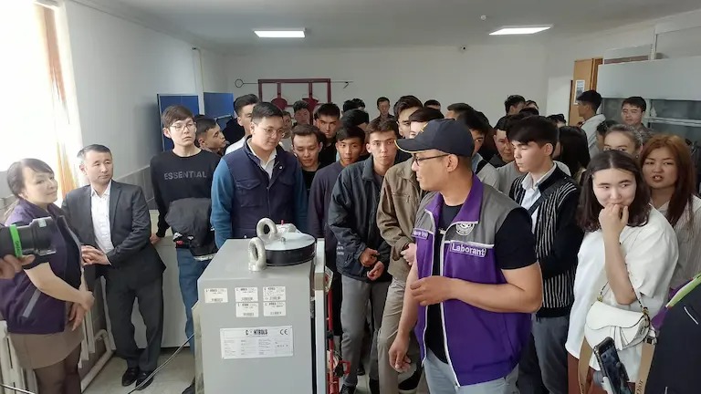Қызылордалық студенттер жол зертханасында білімін жетілдіреді