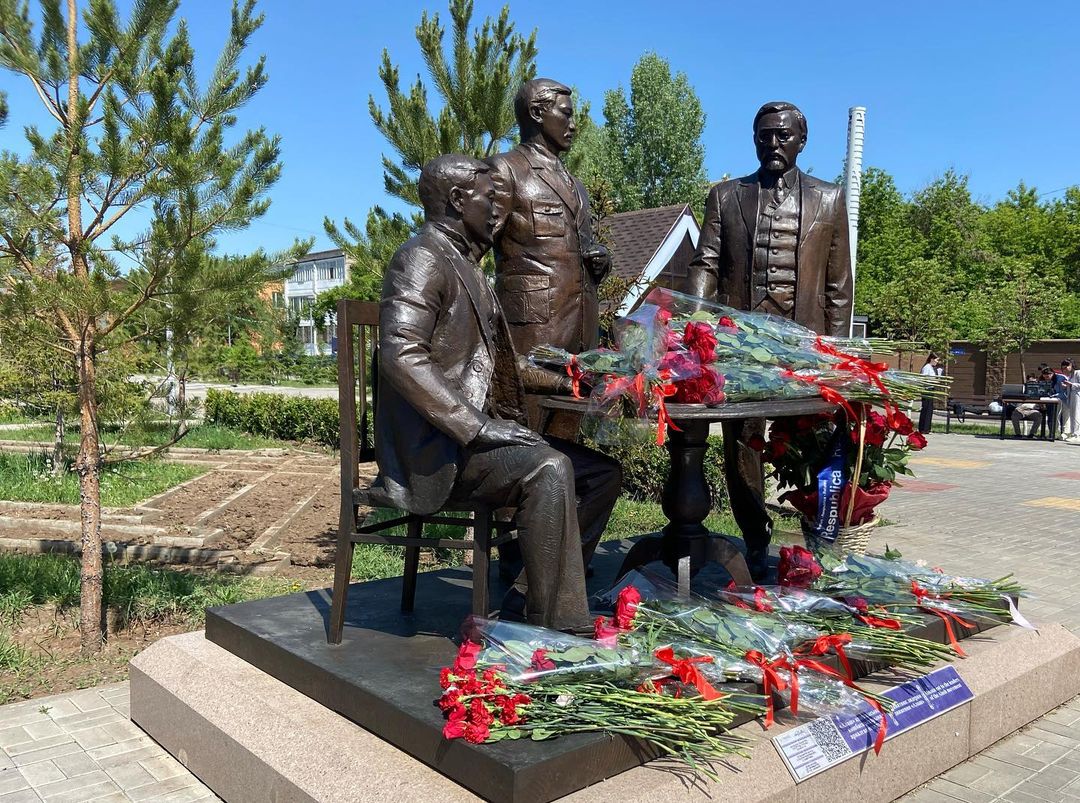 Елордада Алаш Орда қайраткерлерінің ескерткішіне гүл шоқтары қойылды