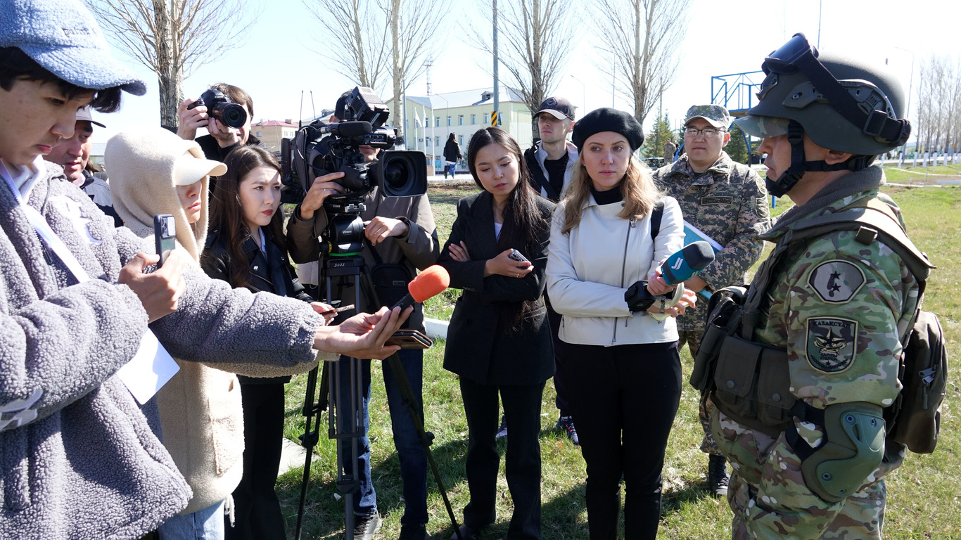 Десант журналистов побывал в столичной воинской части