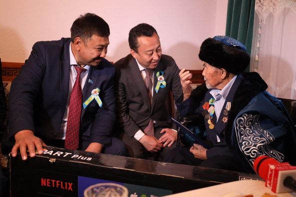 ТҮРКІСТАН ОБЛЫСЫНДА 102 ЖАСТАҒЫ ҚАРТ МАЙДАНГЕР  АРДАҚТАЛДЫ