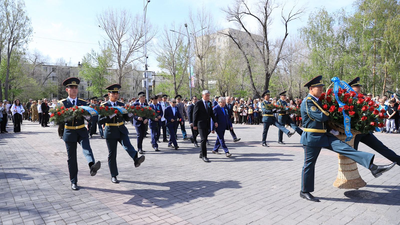 Ермағанбет Бөлекпаев соғыс ардагерлерін Жеңіс күнімен құттықтады