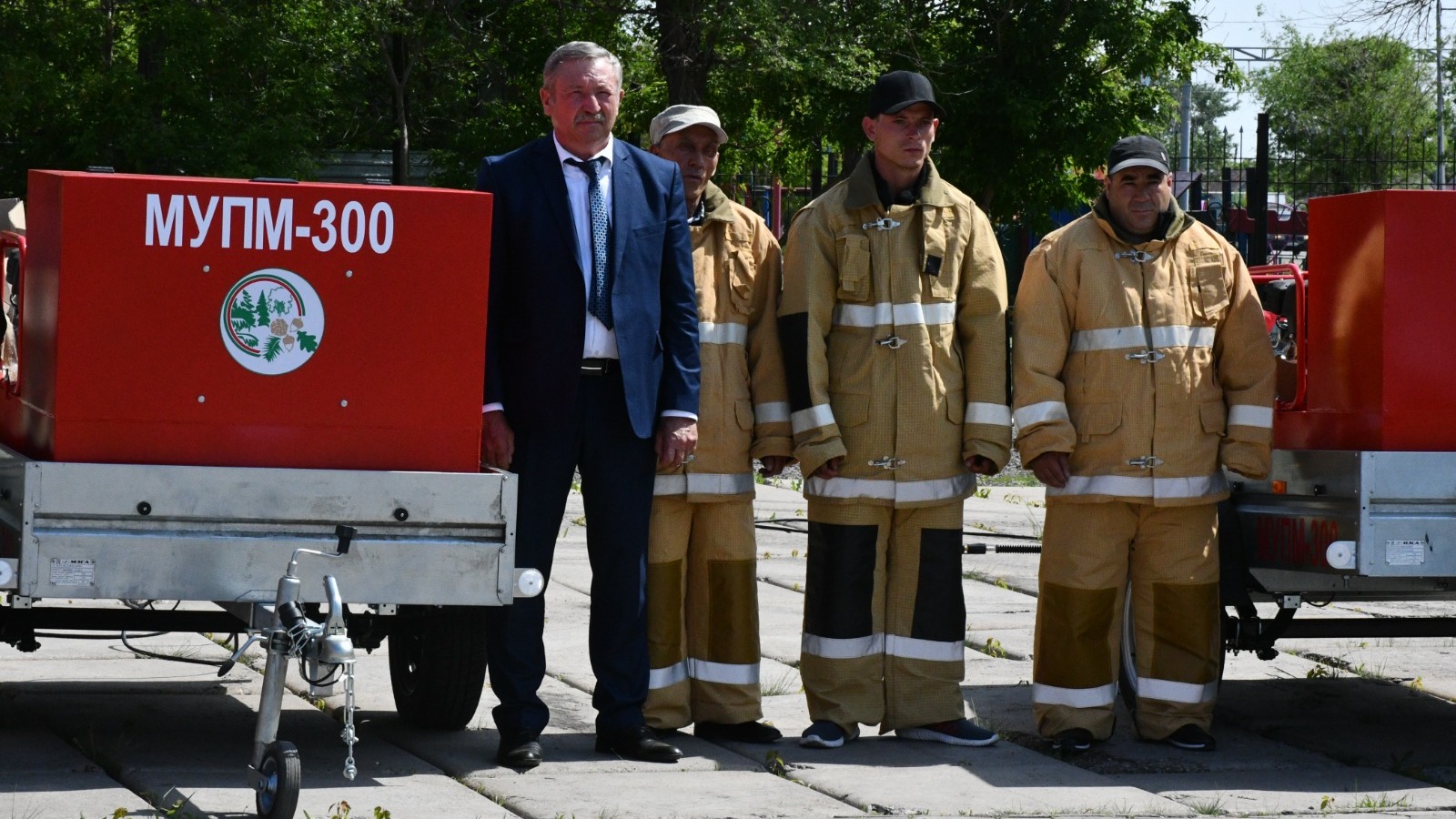 Осакаров ауданының ерікті өрт сөндіру жасақтарына жауынгерлік киім мен жаңа техниканы берілді