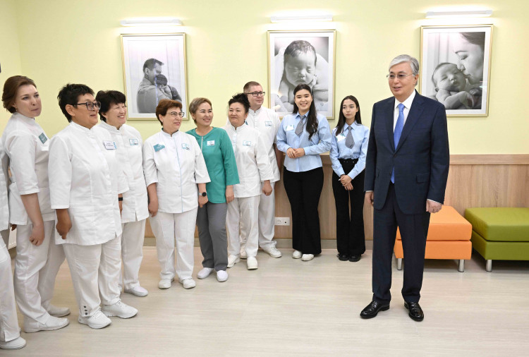 Президент посетил новый корпус клиники Керуен-Medicus