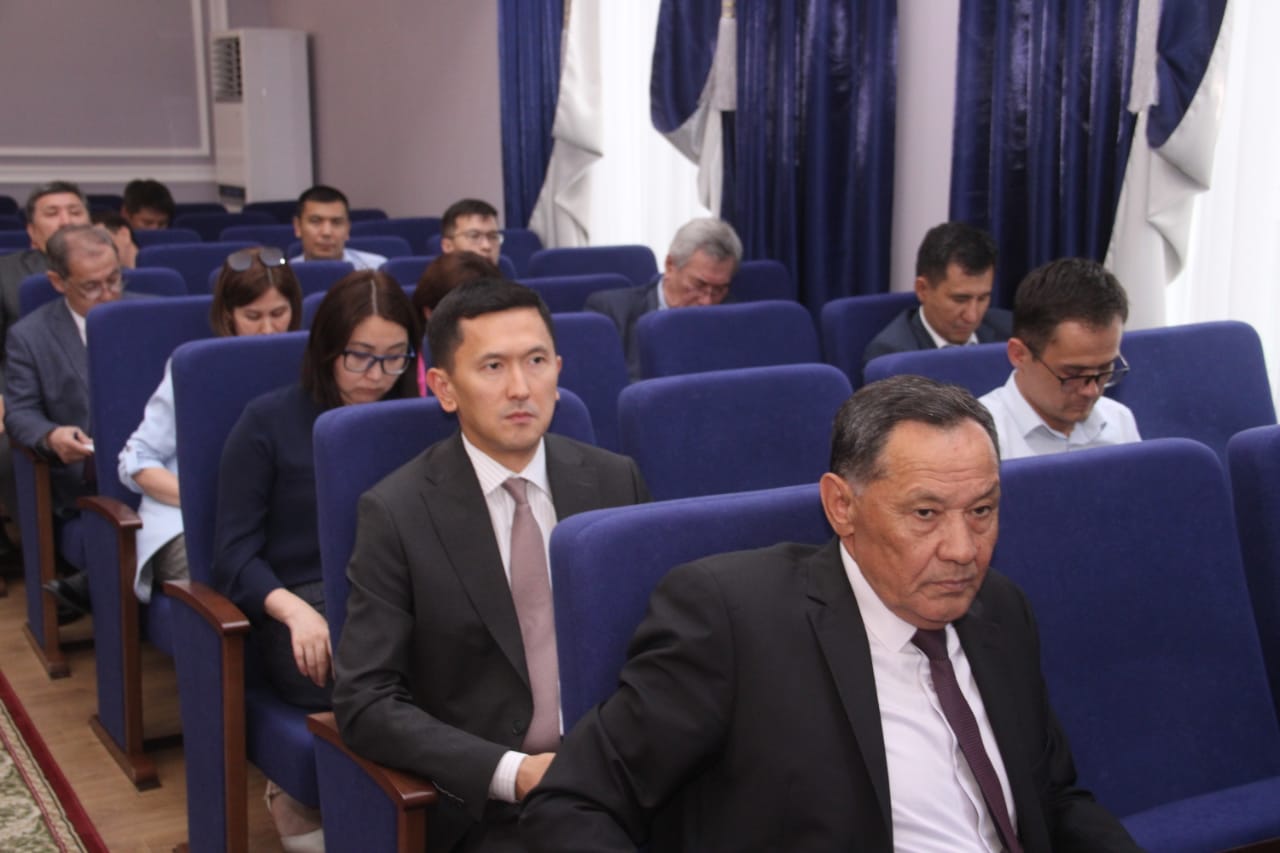 Батыс Қазақстан облыстық мәслихатының  үлкен залында облыстық мәслихаттың тұрақты комиссияларының бірлескен отырысы болып өтті