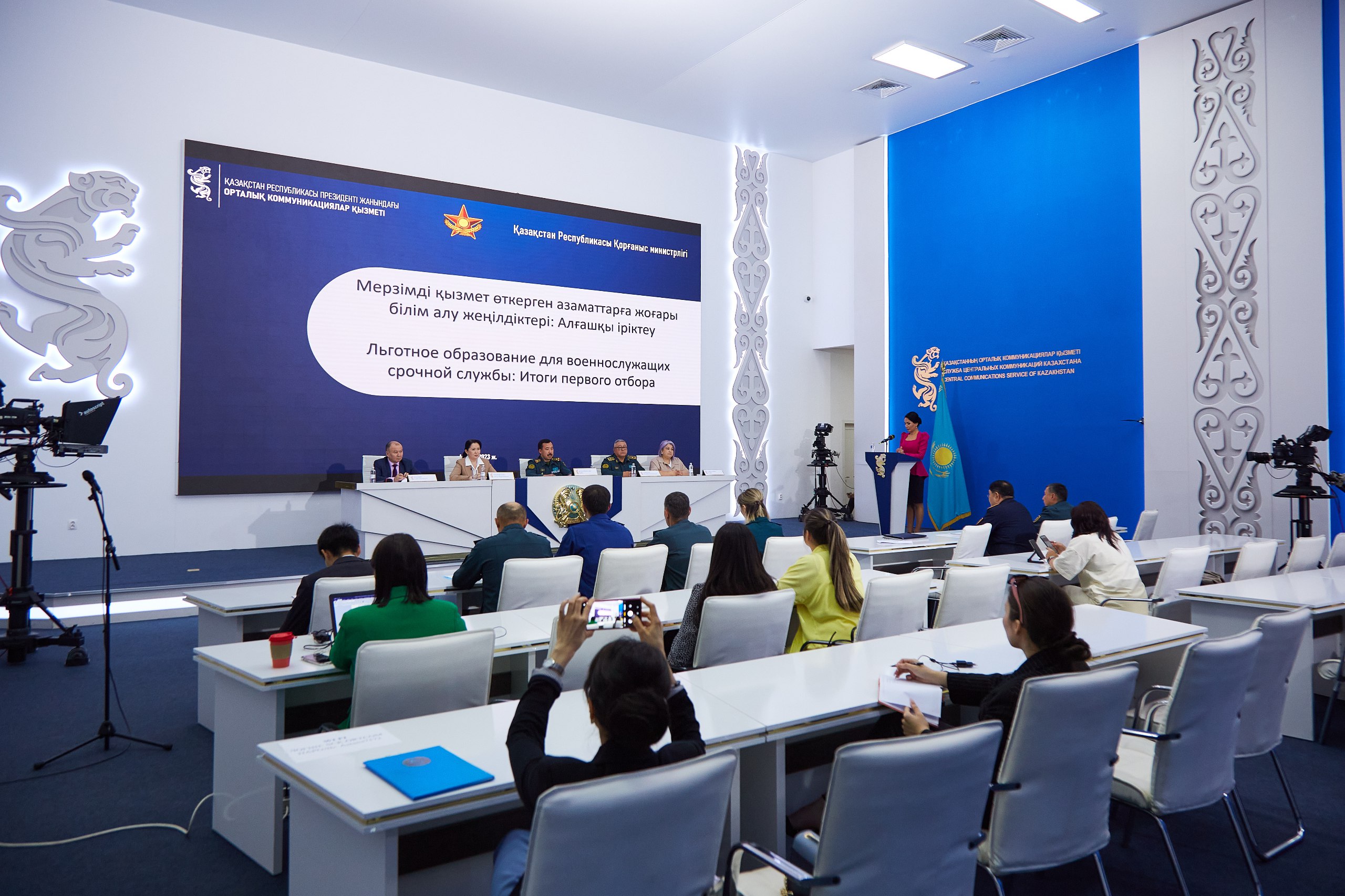 Жауынгерлік даярлықта үздік көрінген бір жарым мың сарбаз ЖОО-да тегін оқуға сертификат алды