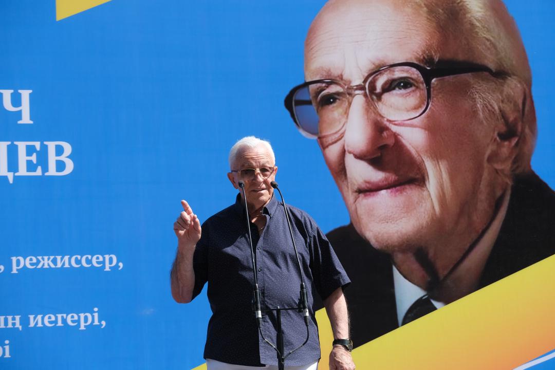 Порно полицейдегі топтық секс