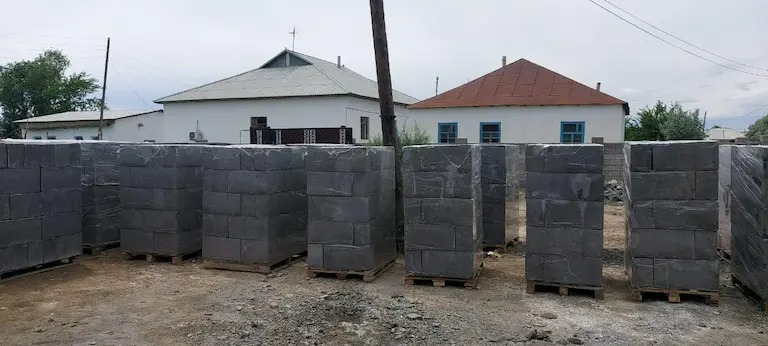 Қызылордалық кәсіпкер полистиролбетон өнімін шығарады