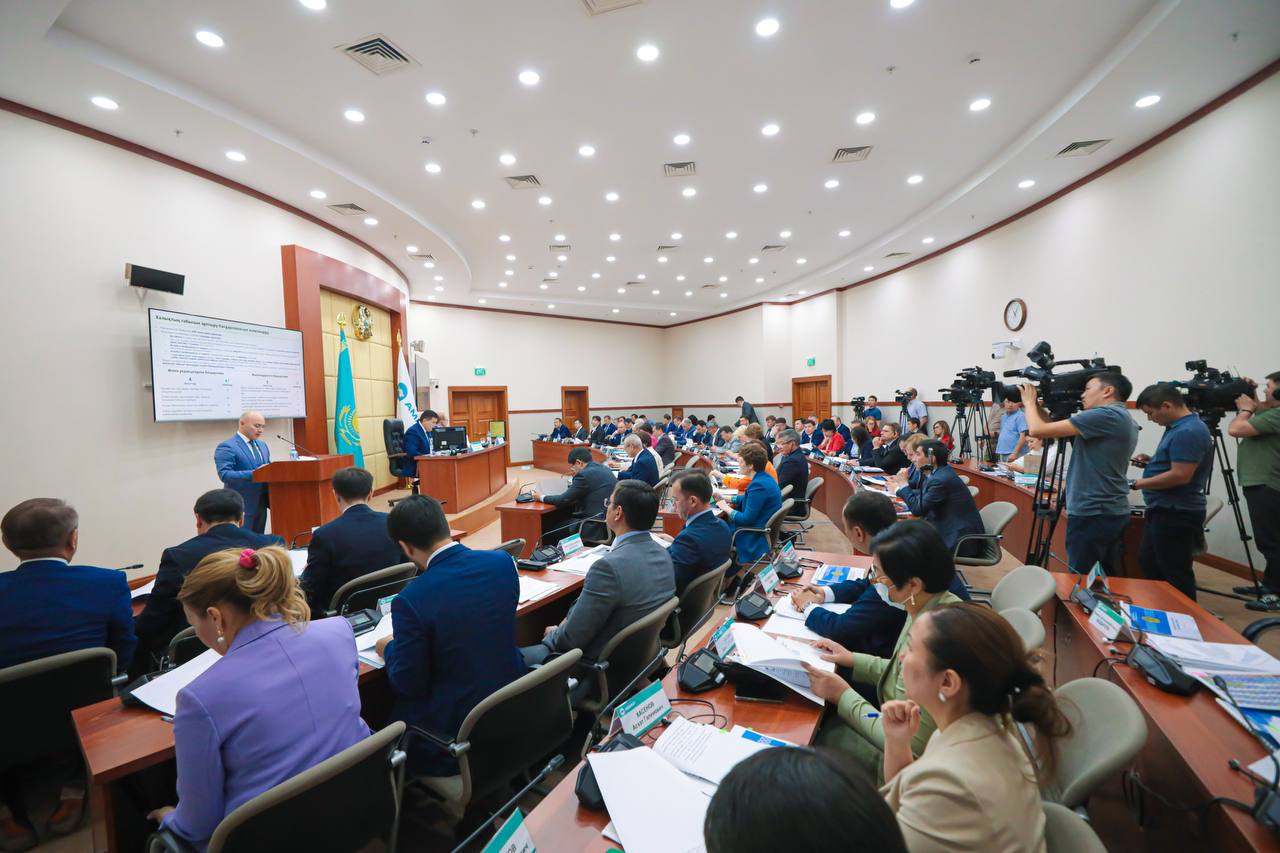 Программу повышения доходов до 2029 года обсудили на расширенном собрании партии «Amanat»