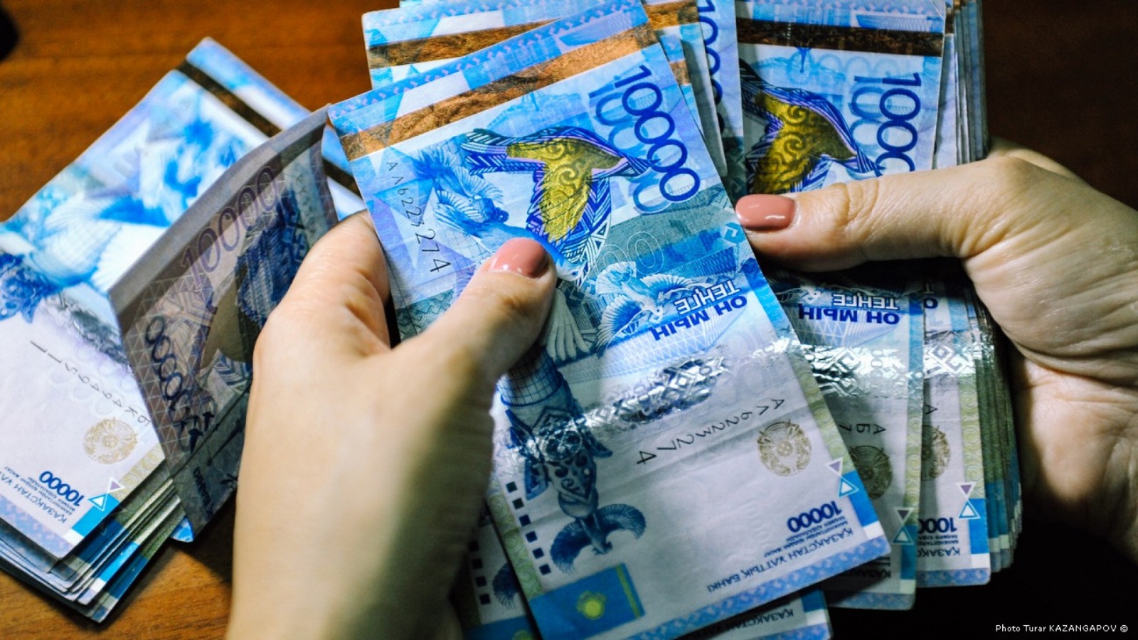 Аферистка, обещая пенсионерке обналичить товарный кредит, присвоила 6, 4 млн тенге в Караганде