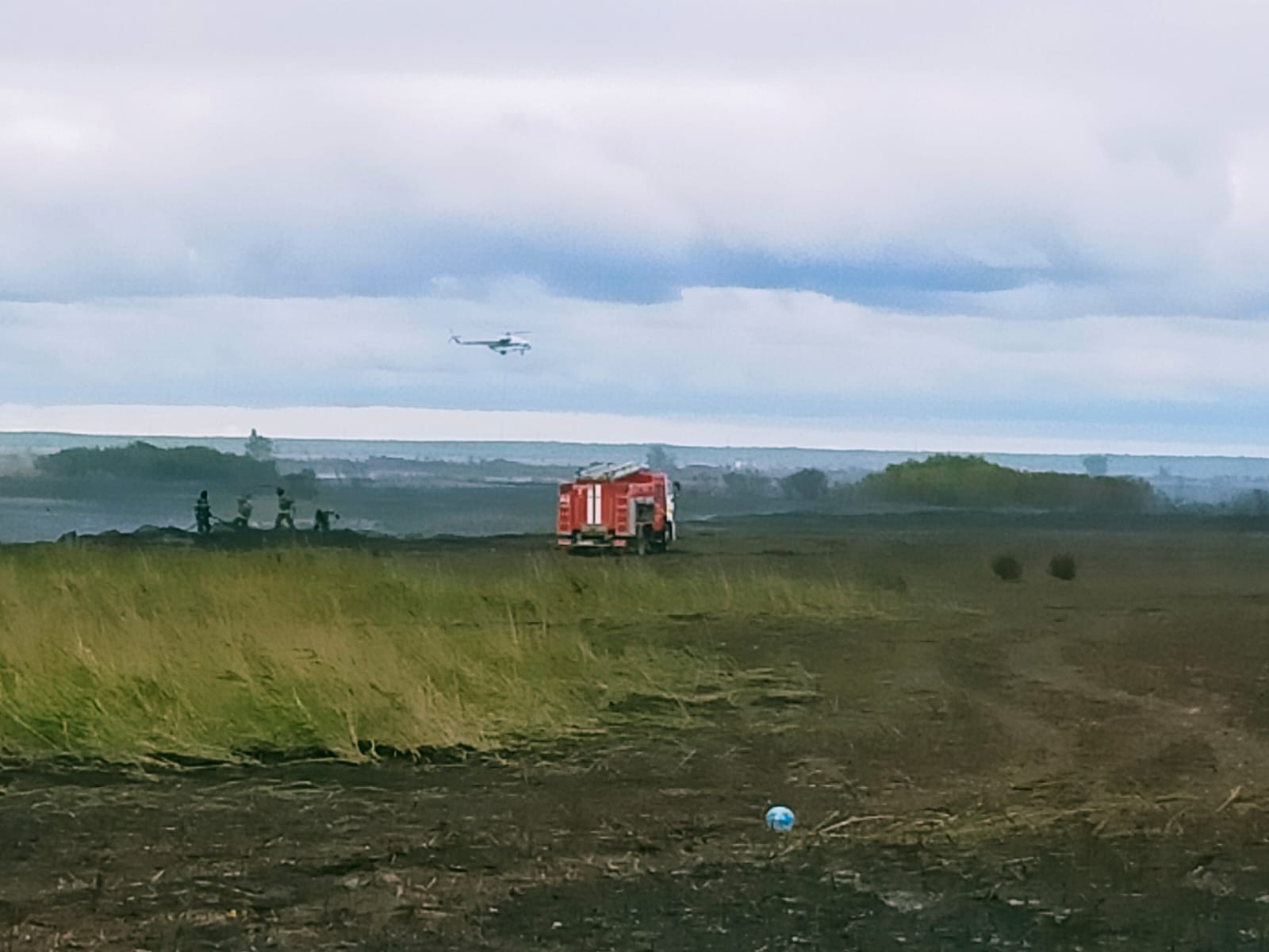 Елордалық өрт сөндірушілер құрғақ шөптің өртенуін сөндіруді жалғастыруда