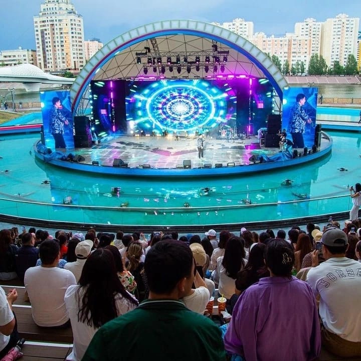 Астана қаласының 25 жылдығына орай «ESIL MUSIC TIME» ашық  аспан  астындағы фестиваль өтті.