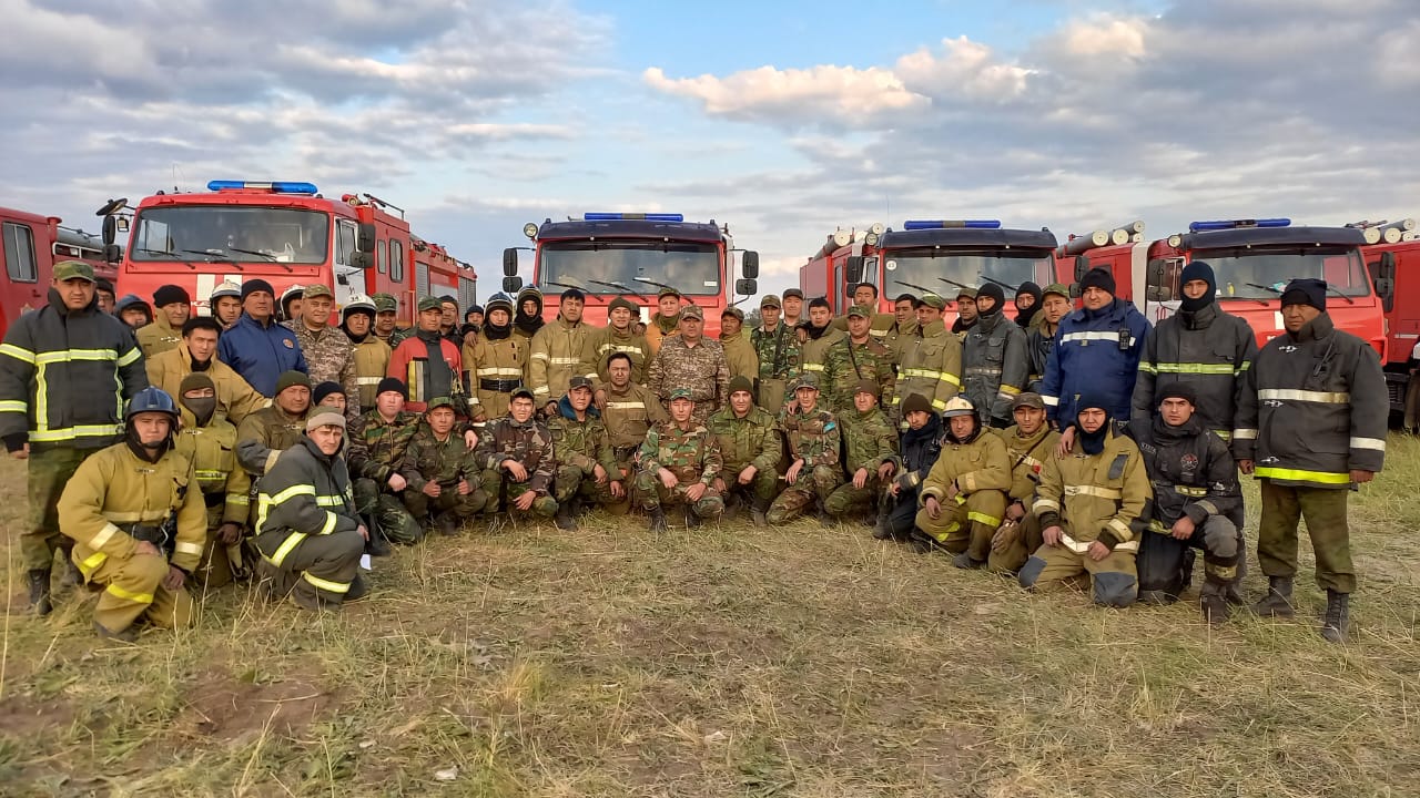 Өрт сөндірушілер құрғақ жерлерді сөндіру жұмыстарын жалғастыруда