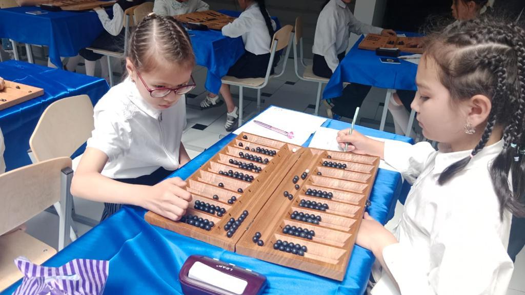 350 юных спортсменов участвуют в чемпионате Казахстана по тоғызқұмалақу