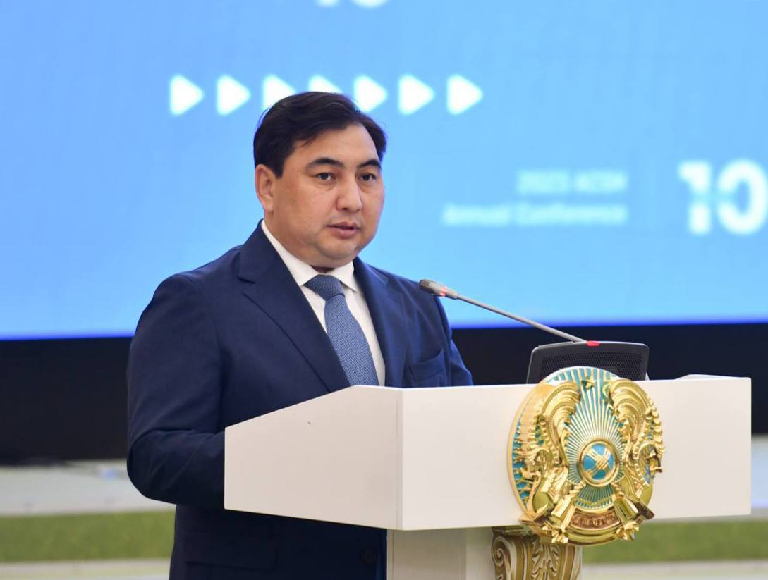 Дархан Жазықбаев: Мемлекеттік қызметшінің басты міндеті – елдік мүддеге қызмет ету