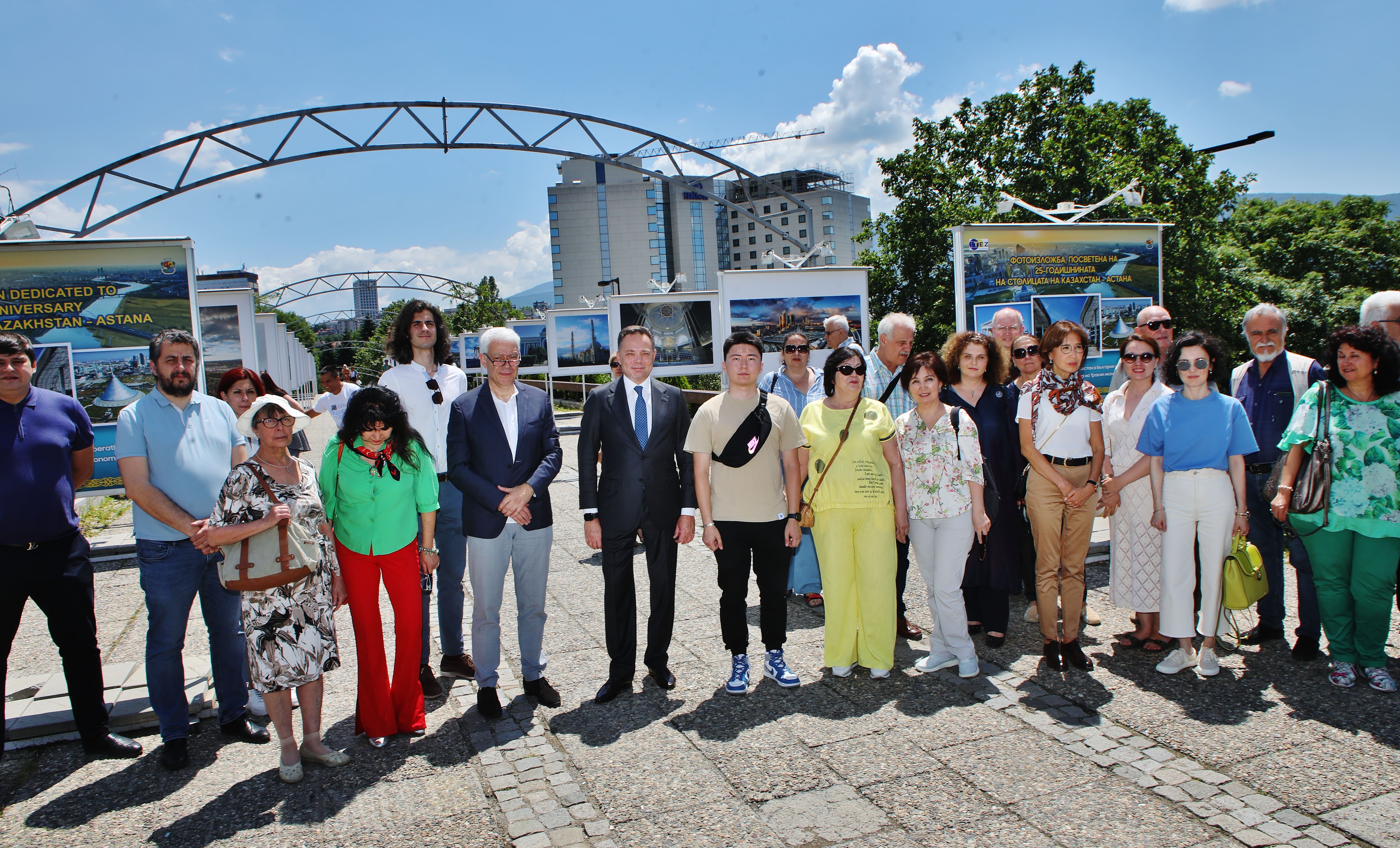 Астананың 25 жылдығына орай Софияның қақ ортасында тақырыптық фотокөрме ашылды