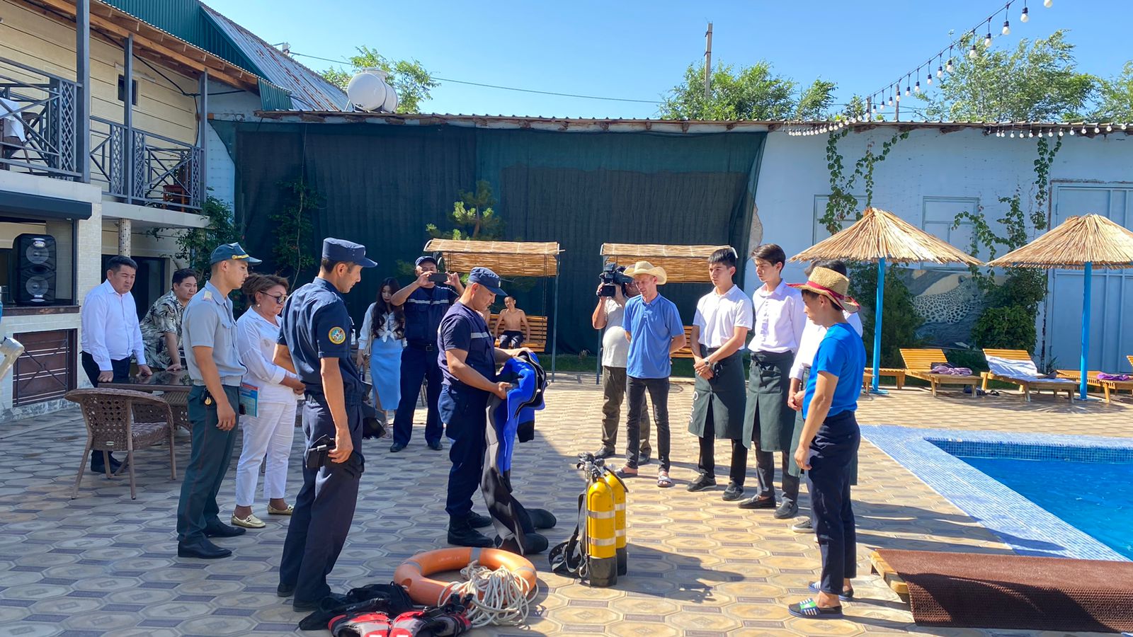 В Шымкенте детей бесплатно обучают плаванию
