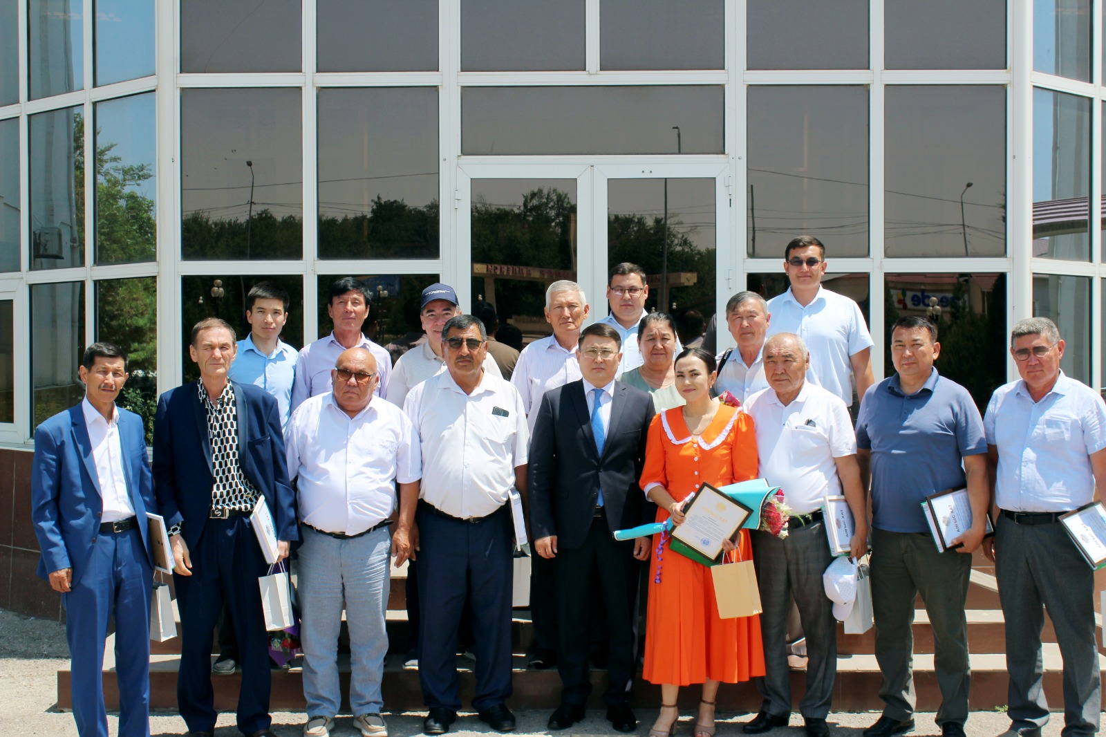 БАҚ ӨКІЛДЕРІНЕ ҚҰРМЕТ КӨРСЕТІЛДІ