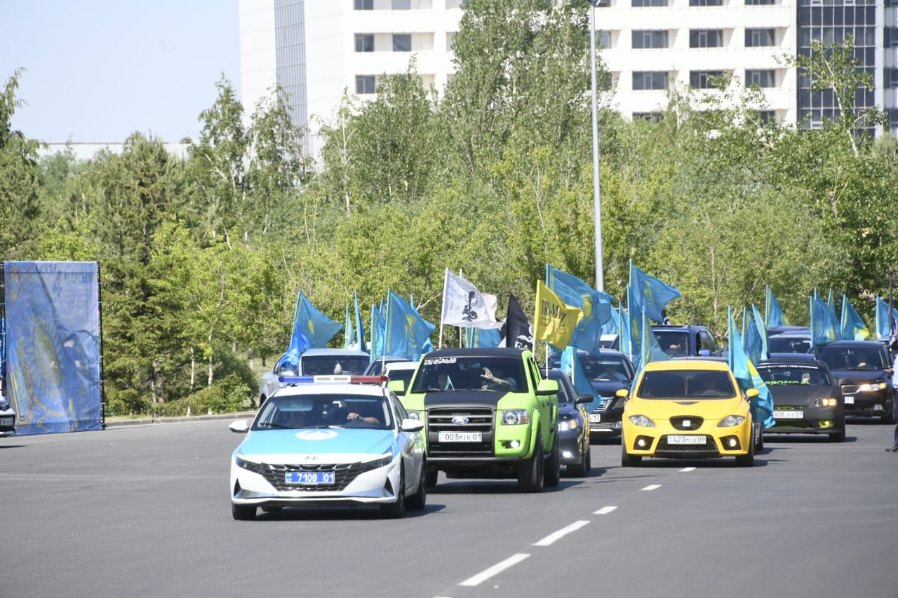 Мемлекеттік рәміздер күні: Астанада автошеру өтті