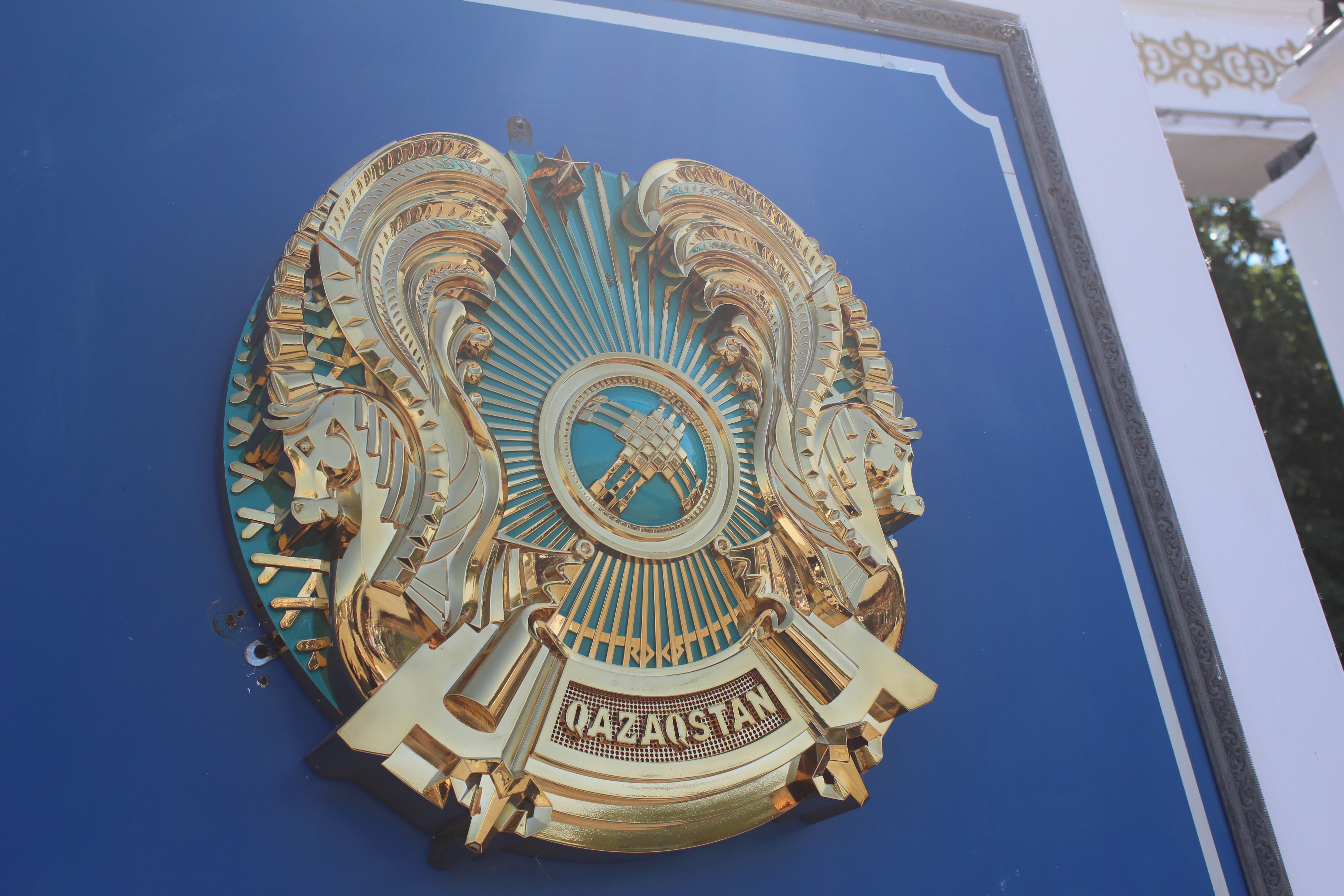 Казахстанцы сегодня празднуют День государственных символов.